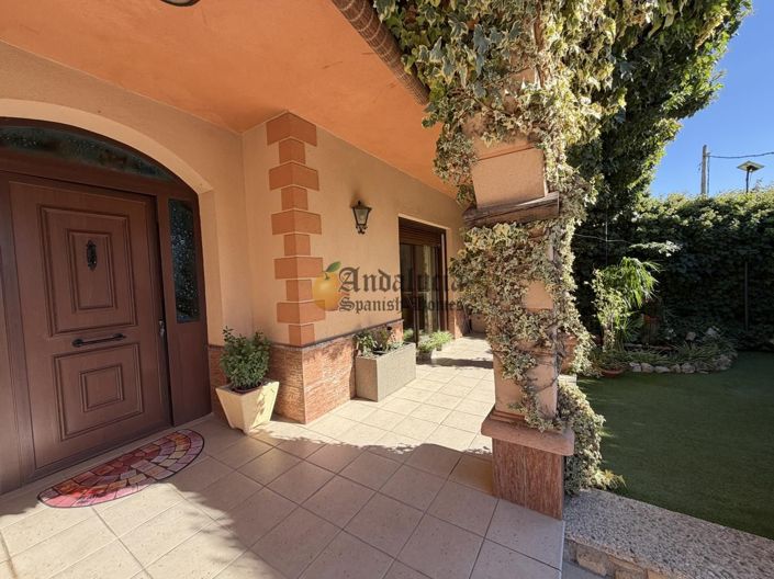Image No.12-5 Bed Property for sale