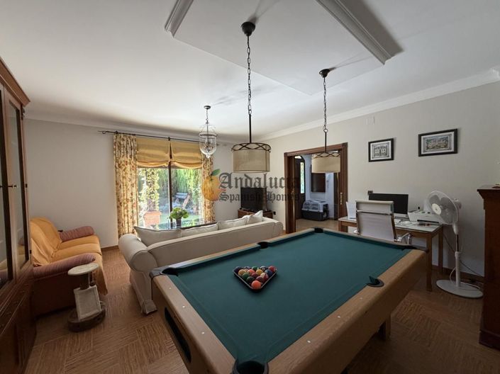 Image No.16-5 Bed Property for sale