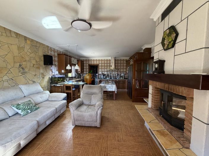 Image No.19-5 Bed Property for sale