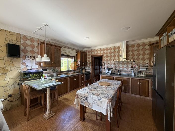 Image No.20-5 Bed Property for sale
