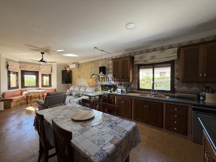 Image No.21-5 Bed Property for sale