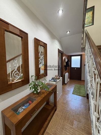 Image No.24-5 Bed Property for sale