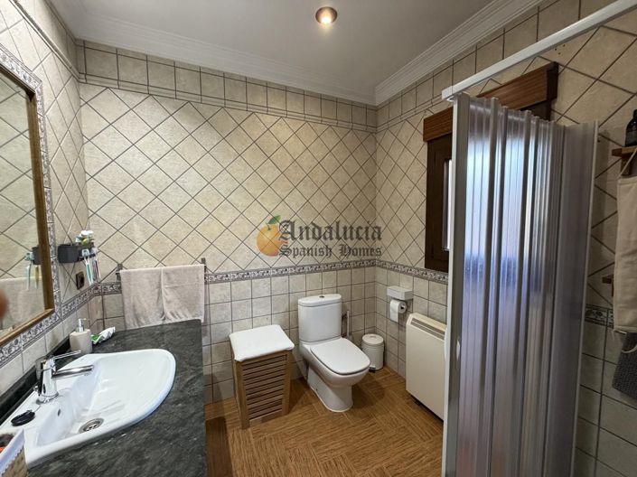 Image No.25-5 Bed Property for sale