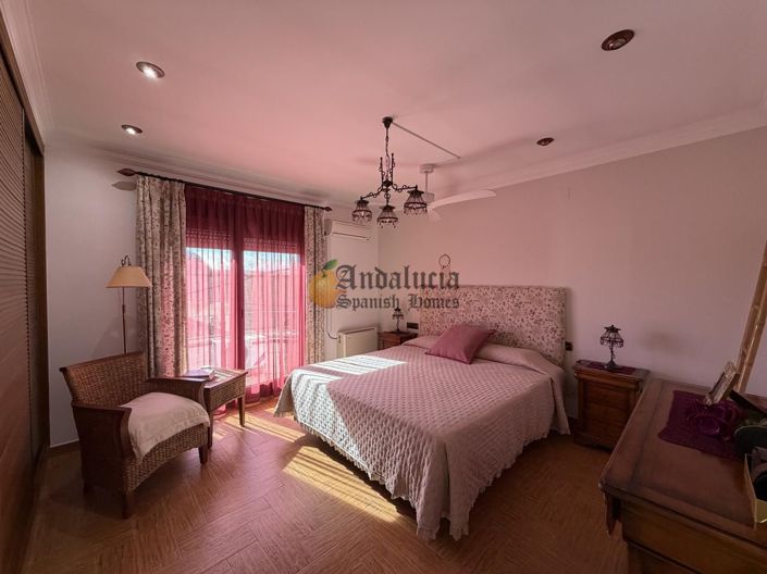 Image No.34-5 Bed Property for sale