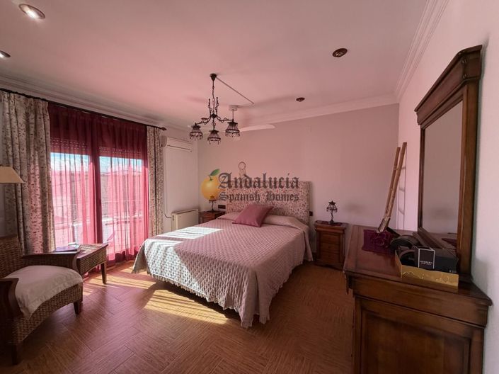 Image No.35-5 Bed Property for sale