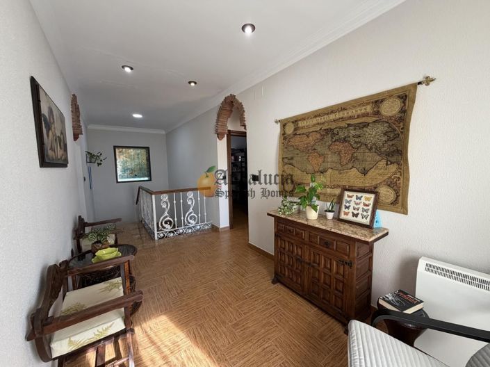 Image No.38-5 Bed Property for sale