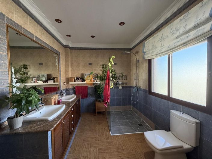 Image No.39-5 Bed Property for sale