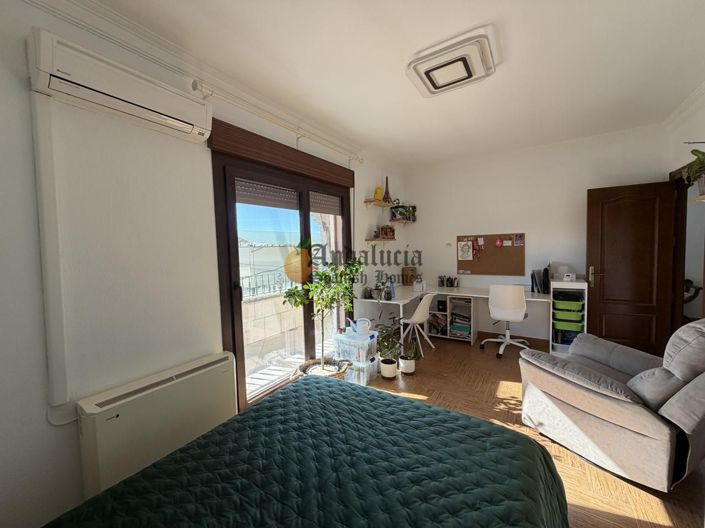 Image No.43-5 Bed Property for sale