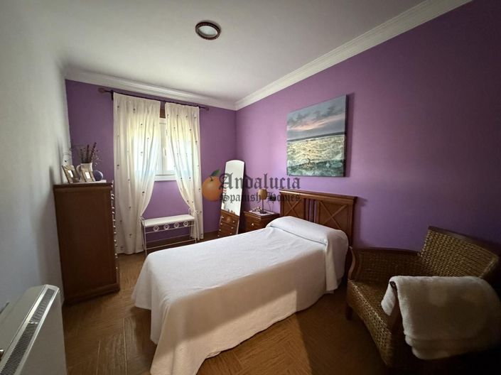 Image No.48-5 Bed Property for sale