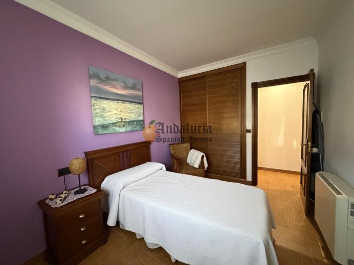 Image No.50-5 Bed Property for sale