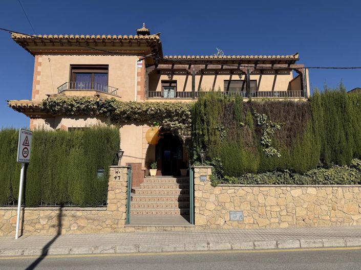 Image No.60-5 Bed Property for sale