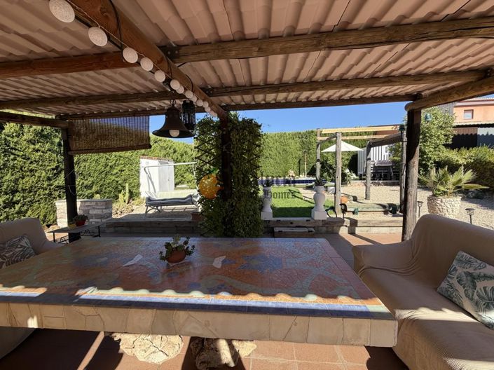 Image No.8-5 Bed Property for sale