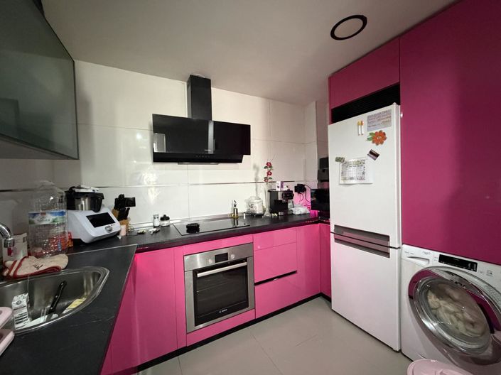 Image No.5-3 Bed Property for sale