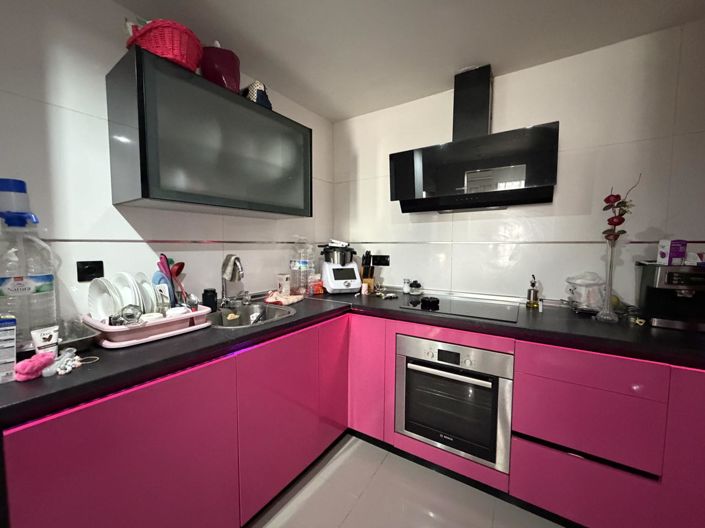 Image No.6-3 Bed Property for sale
