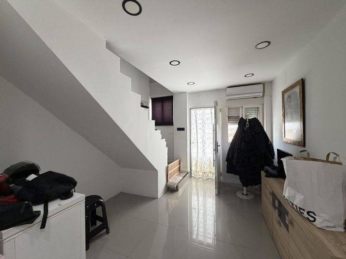 Image No.8-3 Bed Property for sale