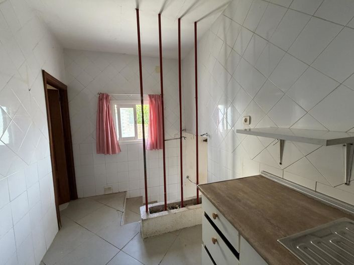 Image No.12-2 Bed Property for sale