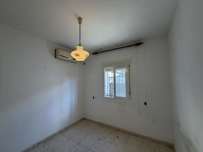 Image No.18-2 Bed Property for sale