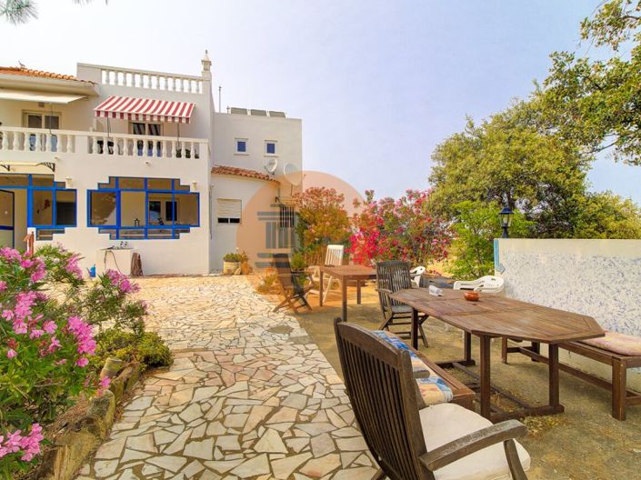 Image No.1-6 Bed House for sale