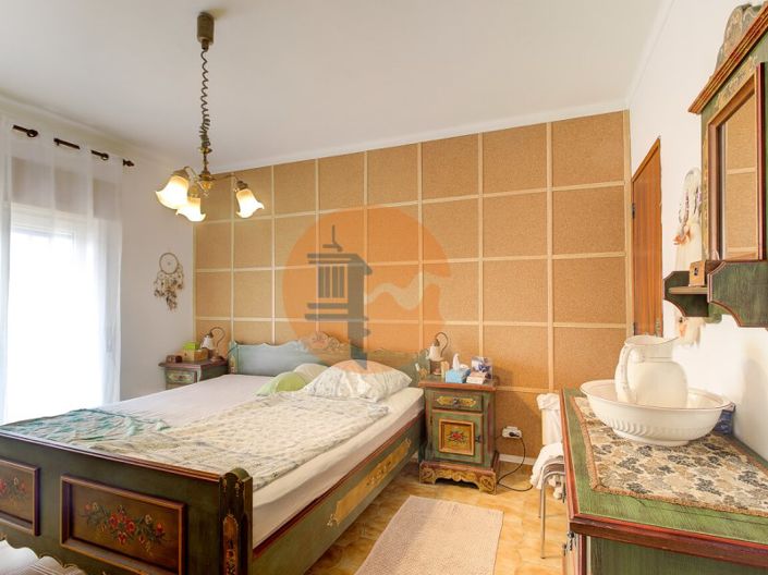 Image No.20-6 Bed House for sale