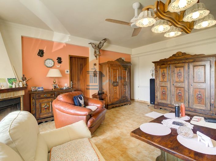 Image No.24-6 Bed House for sale