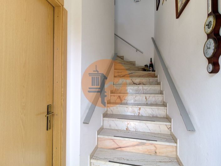 Image No.28-6 Bed House for sale
