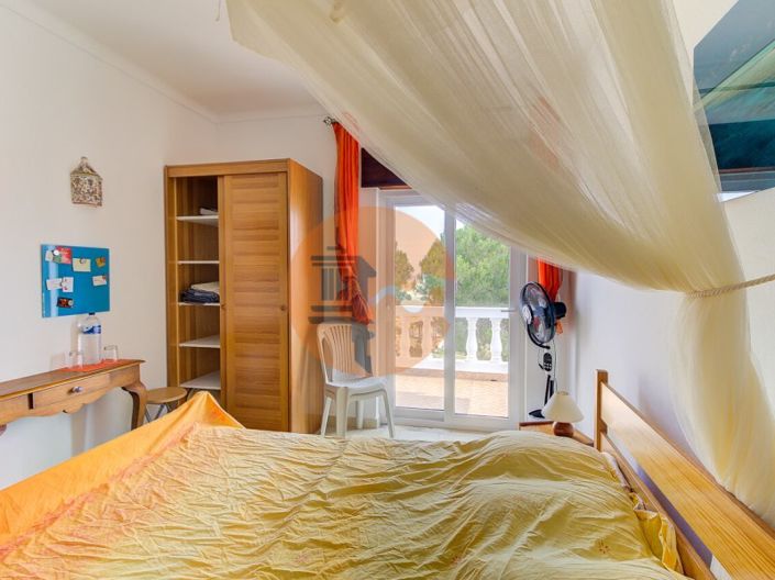 Image No.52-6 Bed House for sale