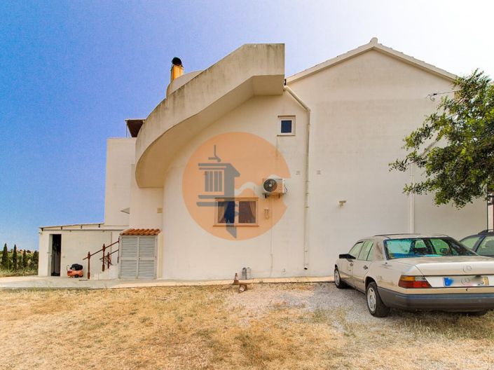 Image No.9-6 Bed House for sale