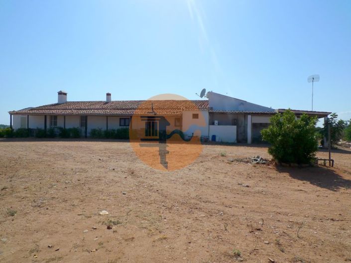 Image No.1-4 Bed Farmhouse for sale