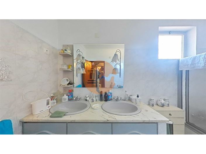 Image No.40-2 Bed House for sale