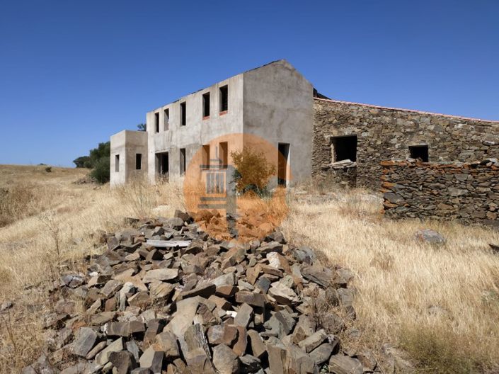 Image No.1-6 Bed House for sale