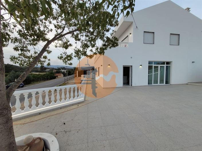 Image No.1-5 Bed House for sale