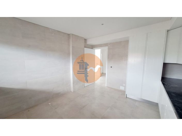 Image No.18-4 Bed Apartment for sale