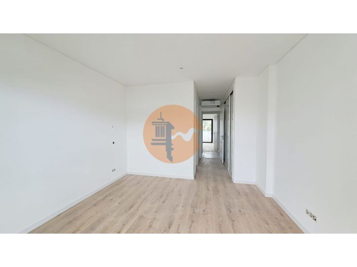 Image No.41-4 Bed Apartment for sale