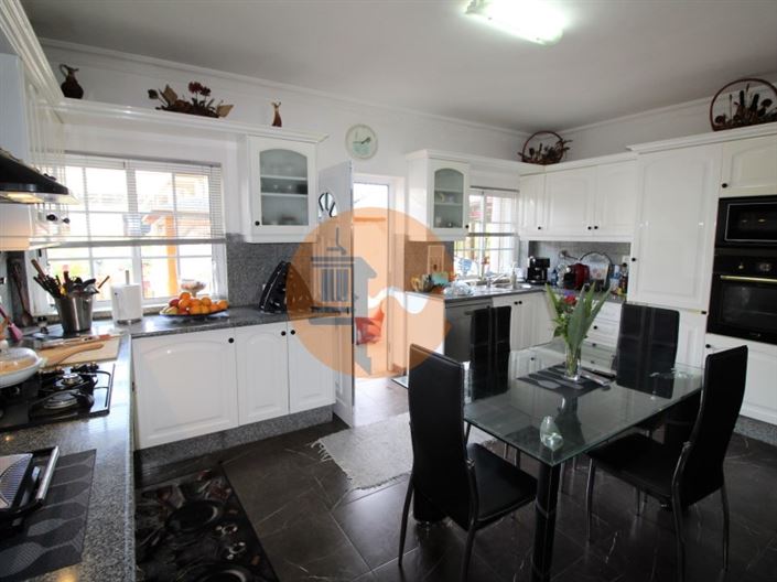 Image No.20-4 Bed House for sale