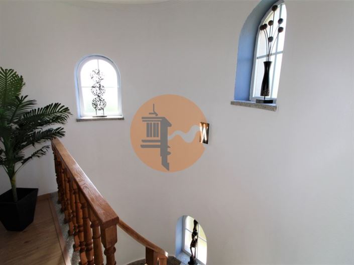 Image No.25-4 Bed House for sale