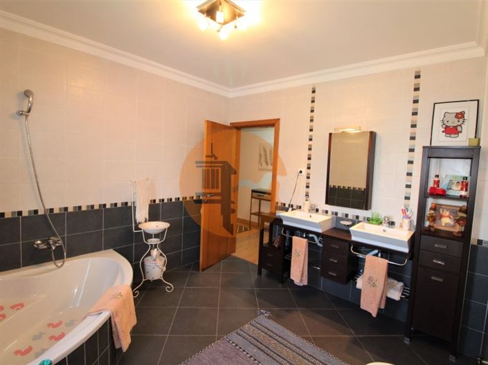 Image No.57-4 Bed House for sale