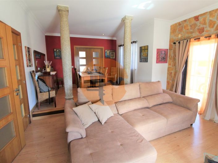 Image No.8-4 Bed House for sale