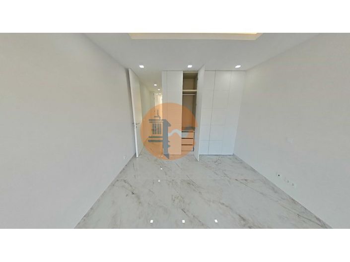 Image No.21-2 Bed Apartment for sale