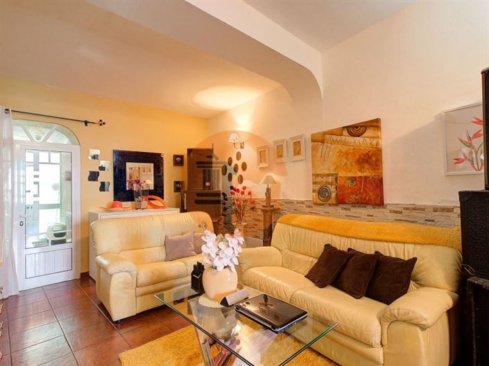 Image No.1-2 Bed House for sale