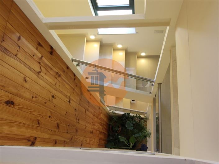 Image No.18-4 Bed House for sale