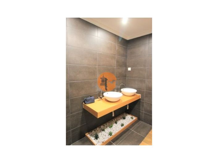 Image No.20-4 Bed House for sale