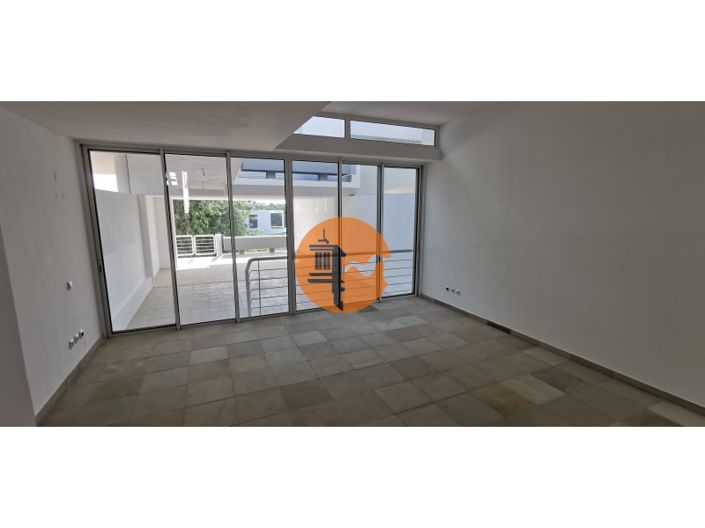 Image No.5-2 Bed House for sale