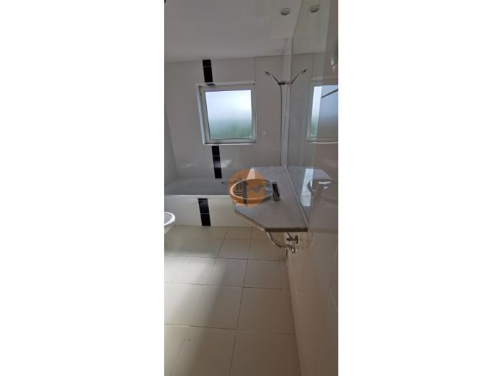 Image No.12-2 Bed House for sale