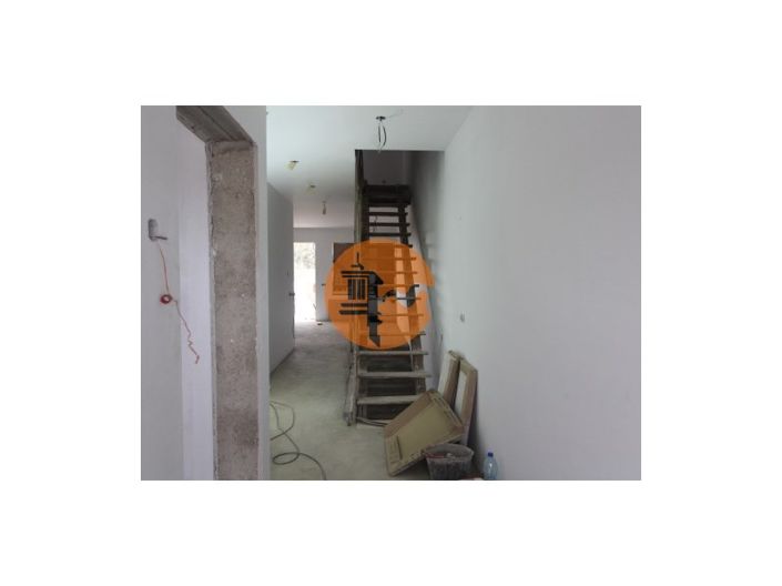 Image No.19-4 Bed House for sale