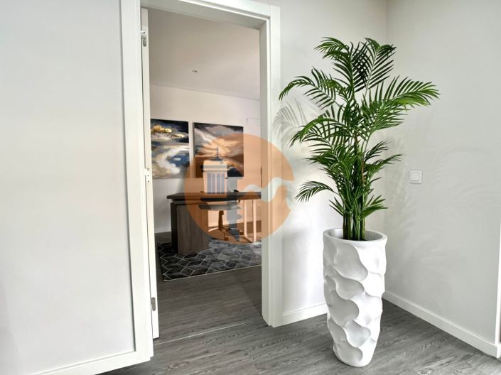 Image No.14-3 Bed Apartment for sale