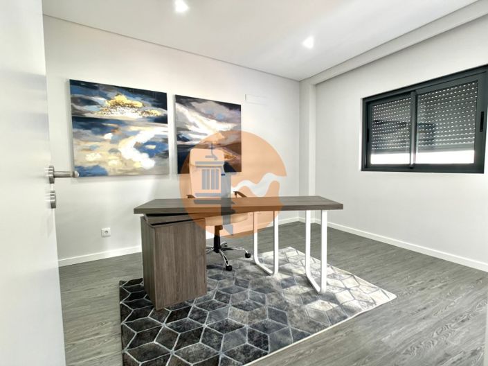 Image No.17-3 Bed Apartment for sale