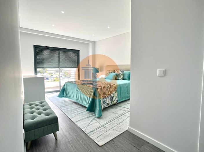 Image No.20-3 Bed Apartment for sale