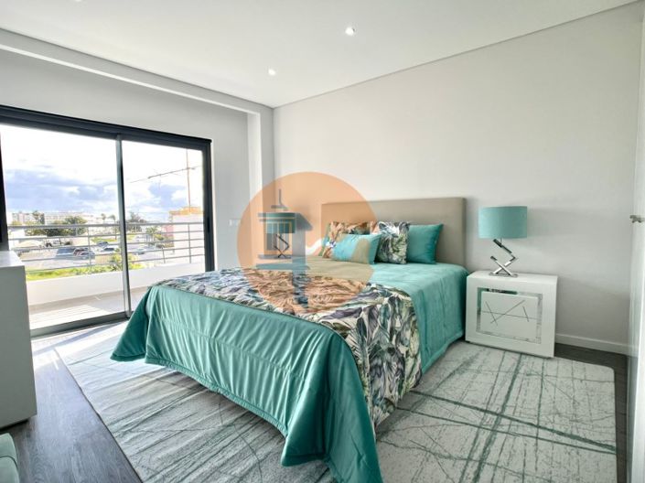 Image No.25-3 Bed Apartment for sale