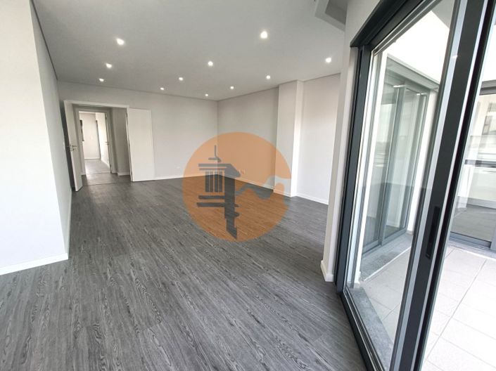 Image No.10-3 Bed Apartment for sale