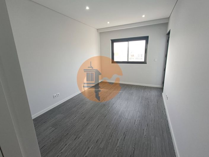 Image No.11-3 Bed Apartment for sale